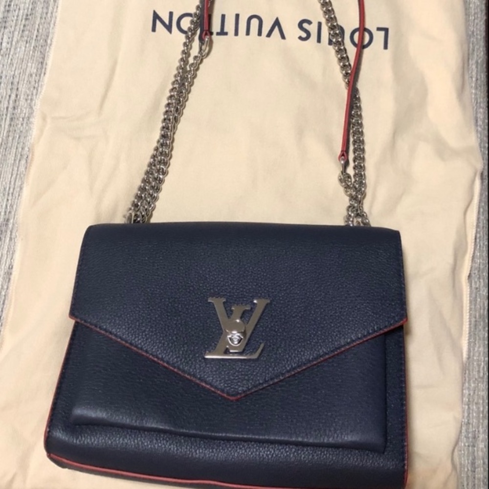 My Lockme chain crossbody